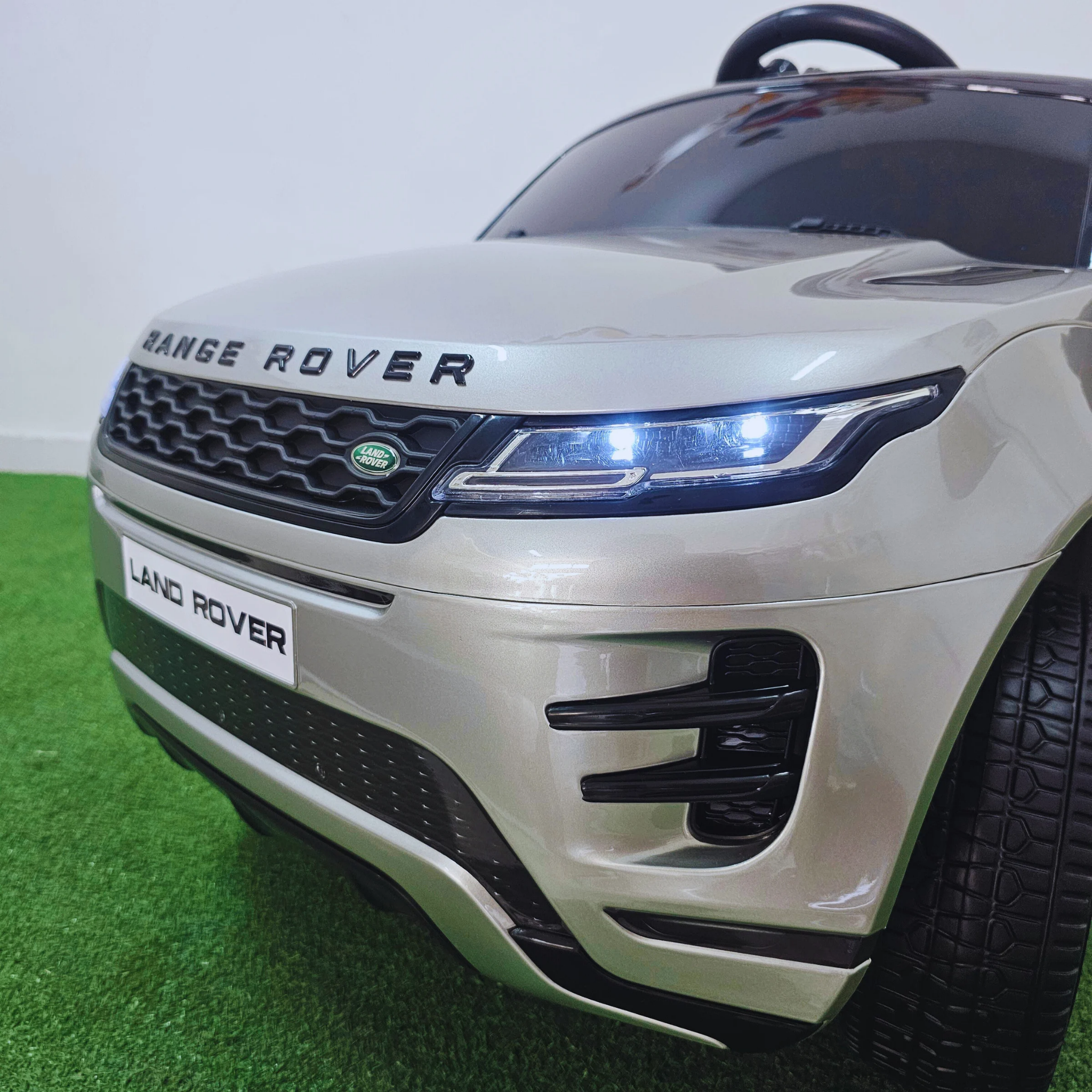 Coche Eléctrico para Niños RANGE ROVER EVOQUE 12v Gris Metalizado c/ RUEDAS DE GOMA & ASIENTO DE PIEL