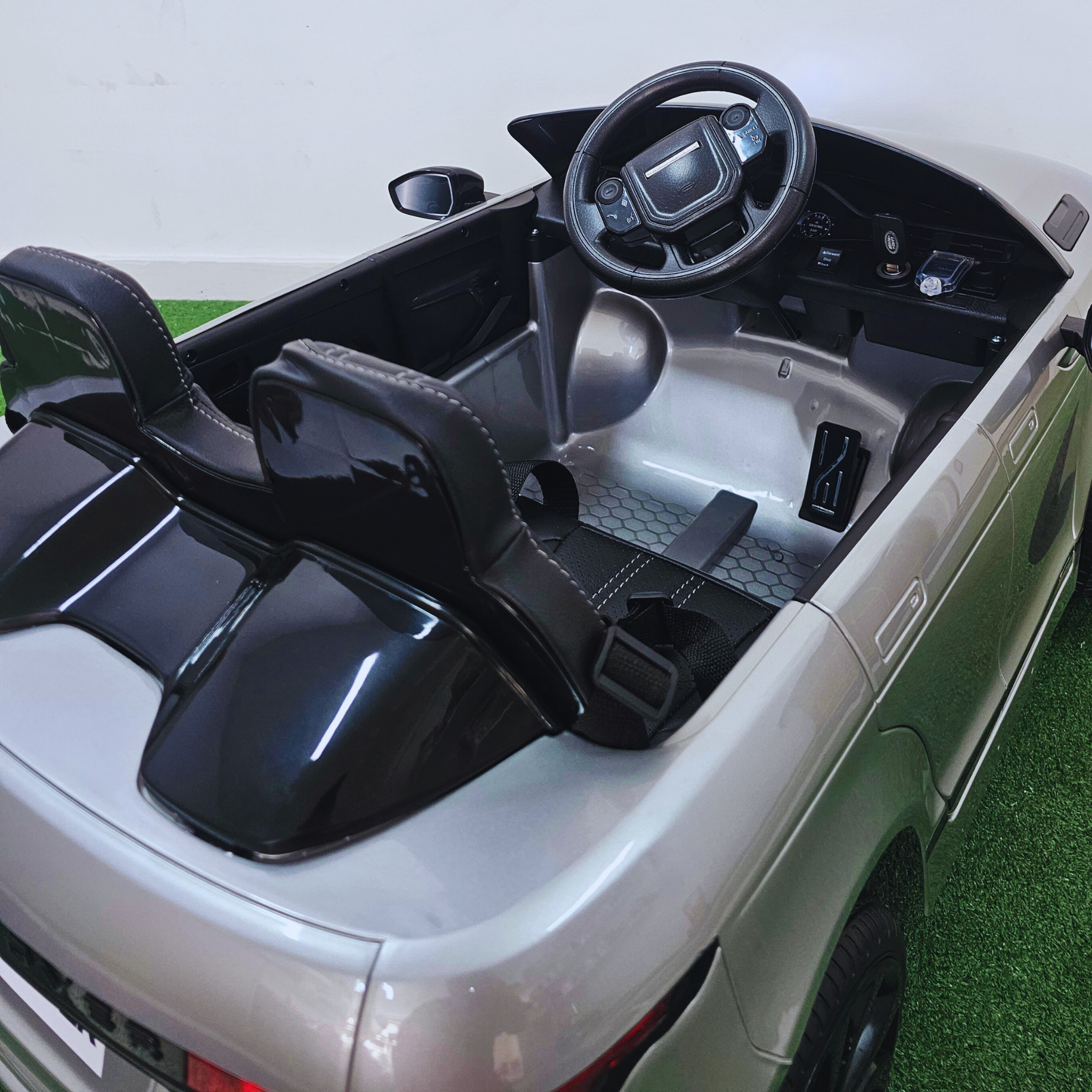 Coche Eléctrico para Niños RANGE ROVER EVOQUE 12v Gris Metalizado c/ RUEDAS DE GOMA & ASIENTO DE PIEL
