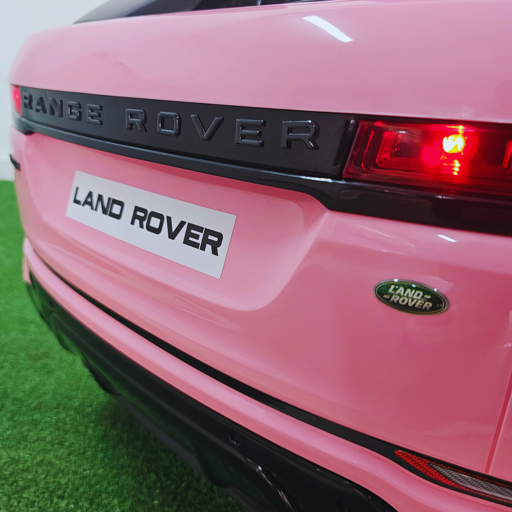Coche Eléctrico para Niños RANGE ROVER EVOQUE 12v Rosa c/ RUEDAS DE GOMA & ASIENTO DE PIEL