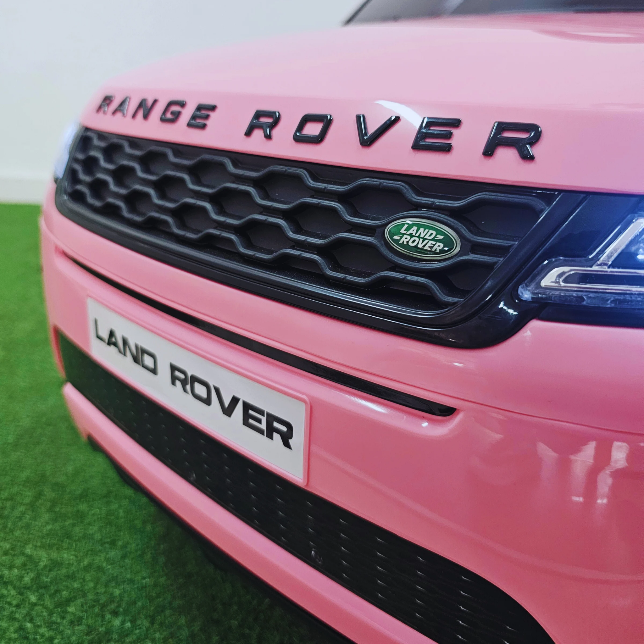 Coche Eléctrico para Niños RANGE ROVER EVOQUE 12v Rosa c/ RUEDAS DE GOMA & ASIENTO DE PIEL