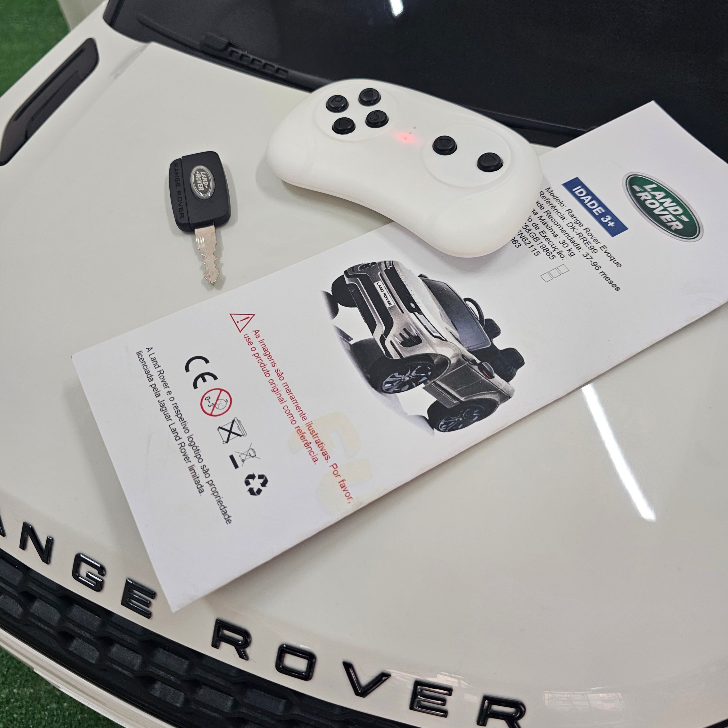 Coche Eléctrico para Niños RANGE ROVER EVOQUE 12v Blanco c/ RUEDAS DE GOMA & ASIENTO DE PIEL