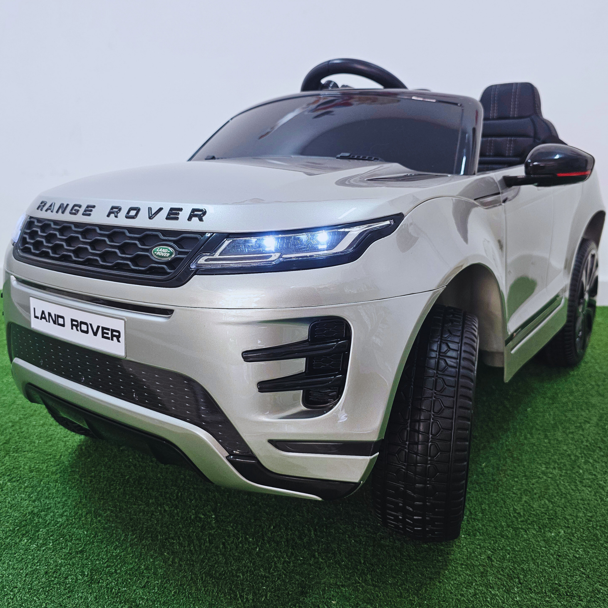 Coche Eléctrico para Niños RANGE ROVER EVOQUE 12v Gris Metalizado c/ RUEDAS DE GOMA & ASIENTO DE PIEL