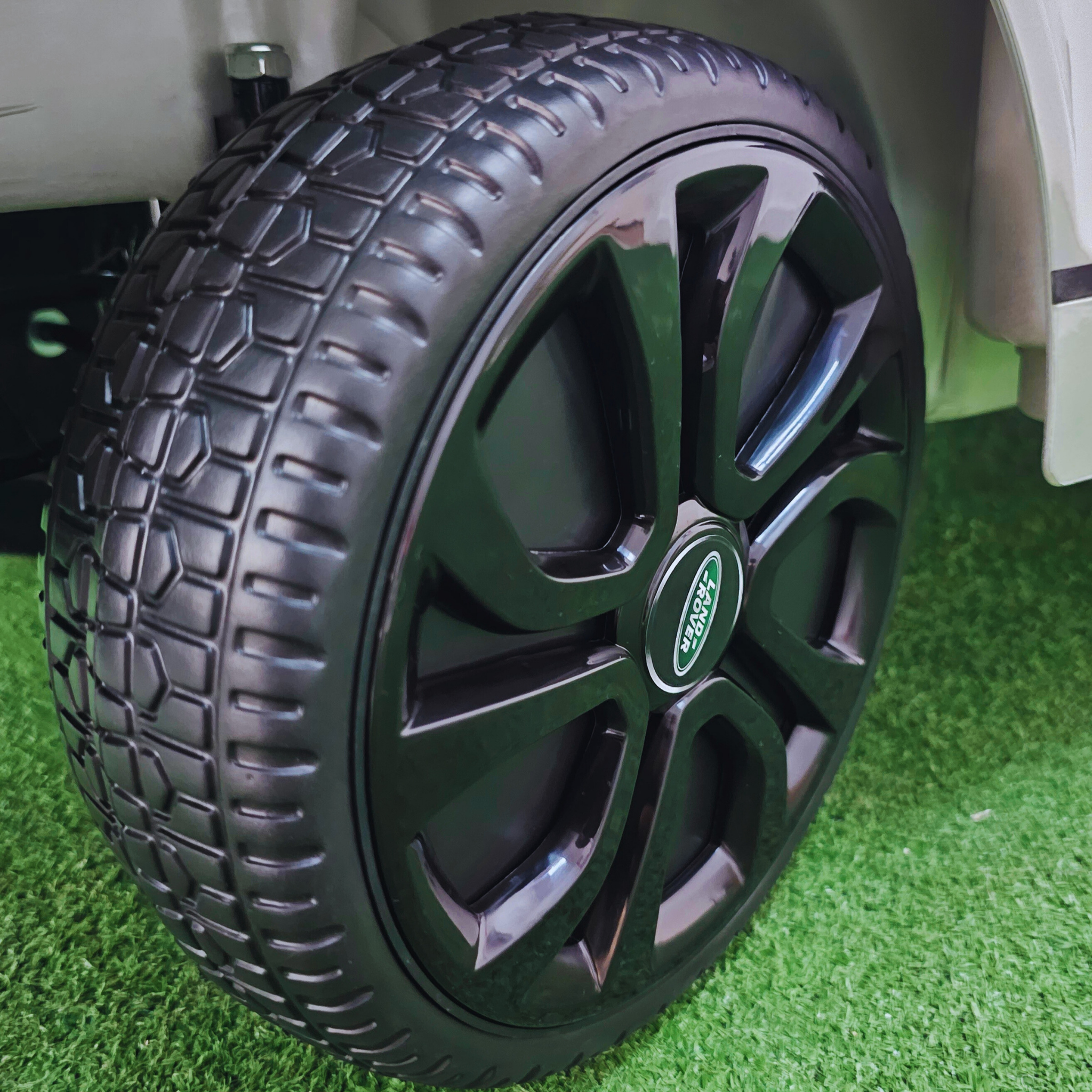 Coche Eléctrico para Niños RANGE ROVER EVOQUE 12v Gris Metalizado c/ RUEDAS DE GOMA & ASIENTO DE PIEL