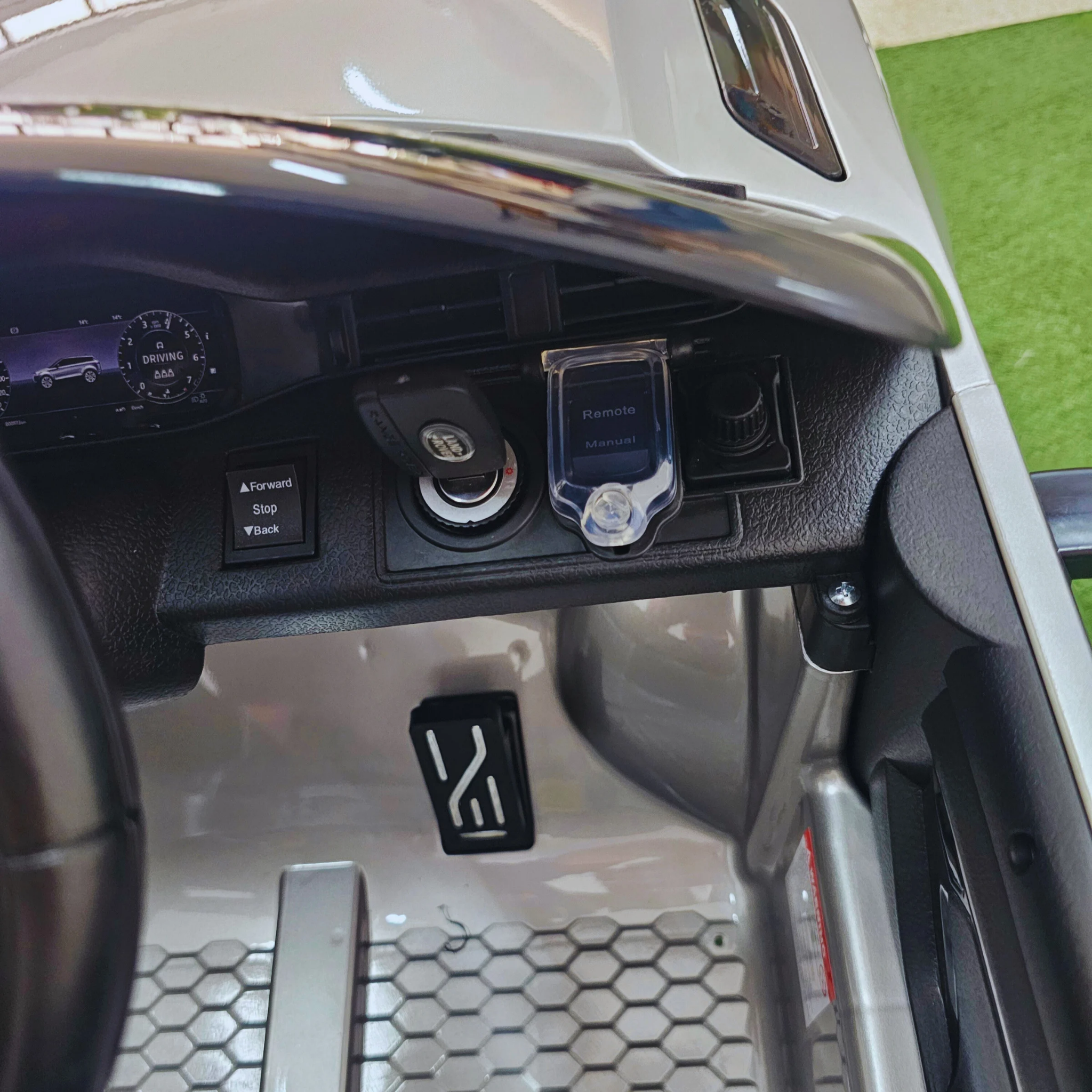 Coche Eléctrico para Niños RANGE ROVER EVOQUE 12v Gris Metalizado c/ RUEDAS DE GOMA & ASIENTO DE PIEL