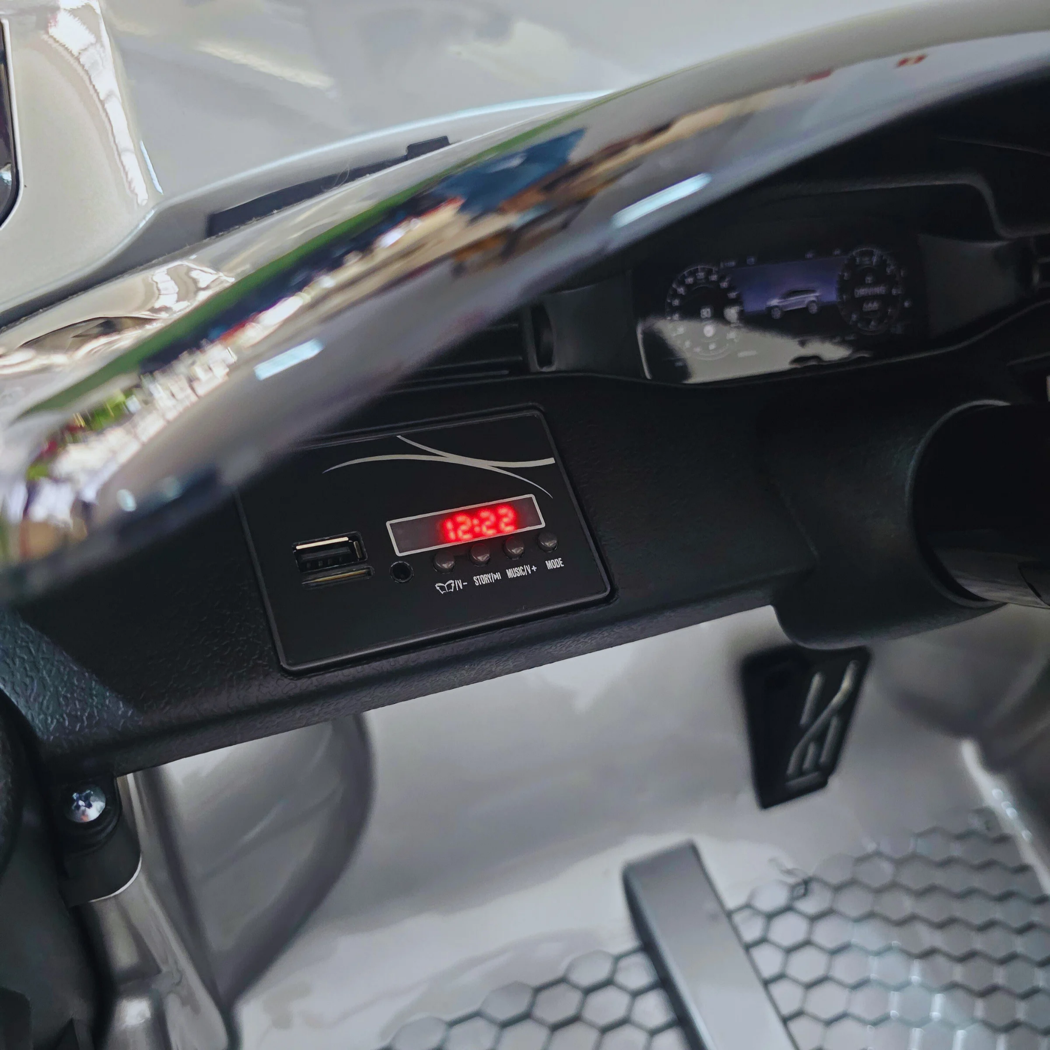 Coche Eléctrico para Niños RANGE ROVER EVOQUE 12v Gris Metalizado c/ RUEDAS DE GOMA & ASIENTO DE PIEL