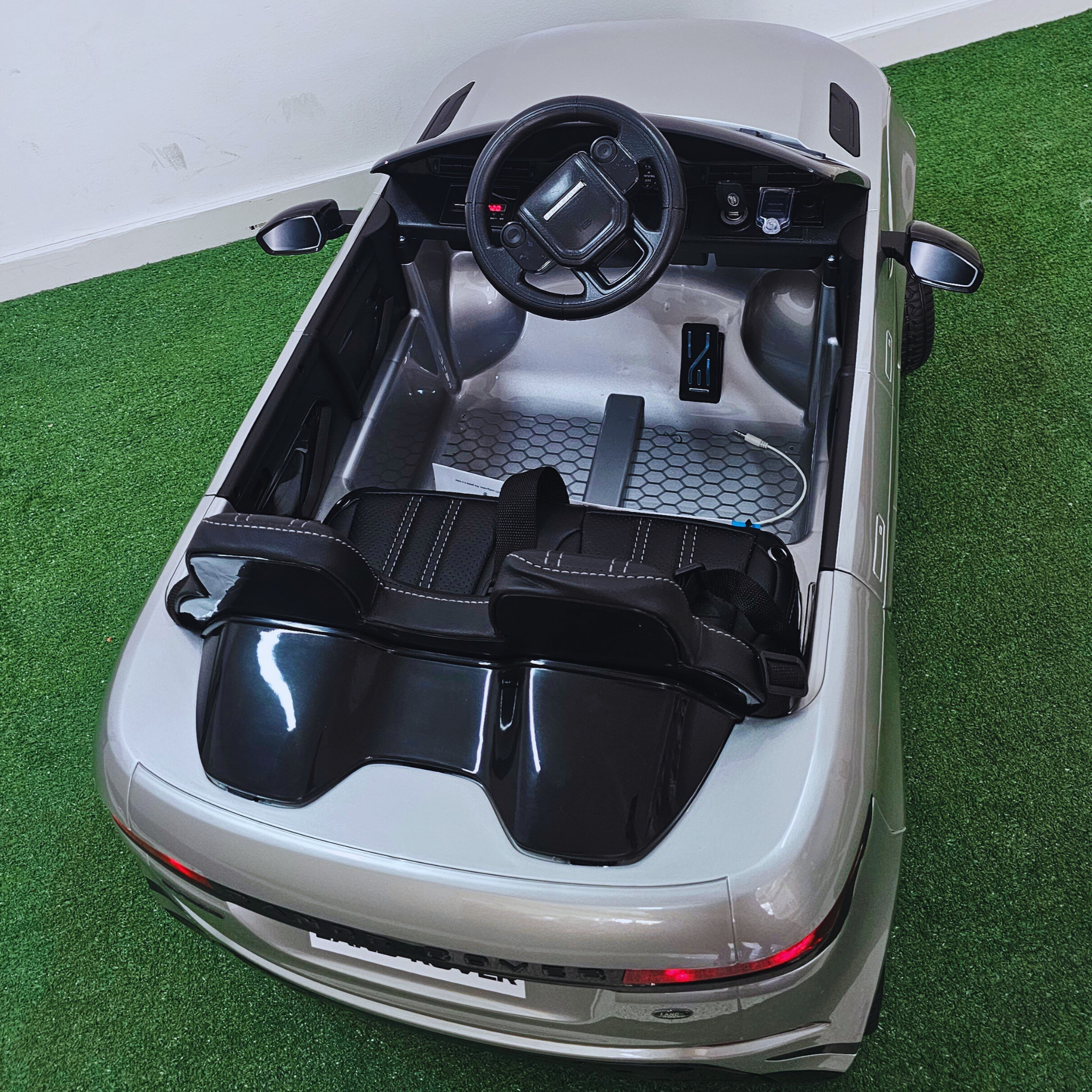 Coche Eléctrico para Niños RANGE ROVER EVOQUE 12v Gris Metalizado c/ RUEDAS DE GOMA & ASIENTO DE PIEL