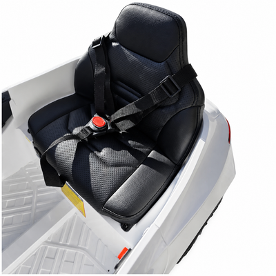 Coche eléctrico infantil Mercedes CLE53 blanco de 12V con ruedas de goma y asiento de piel