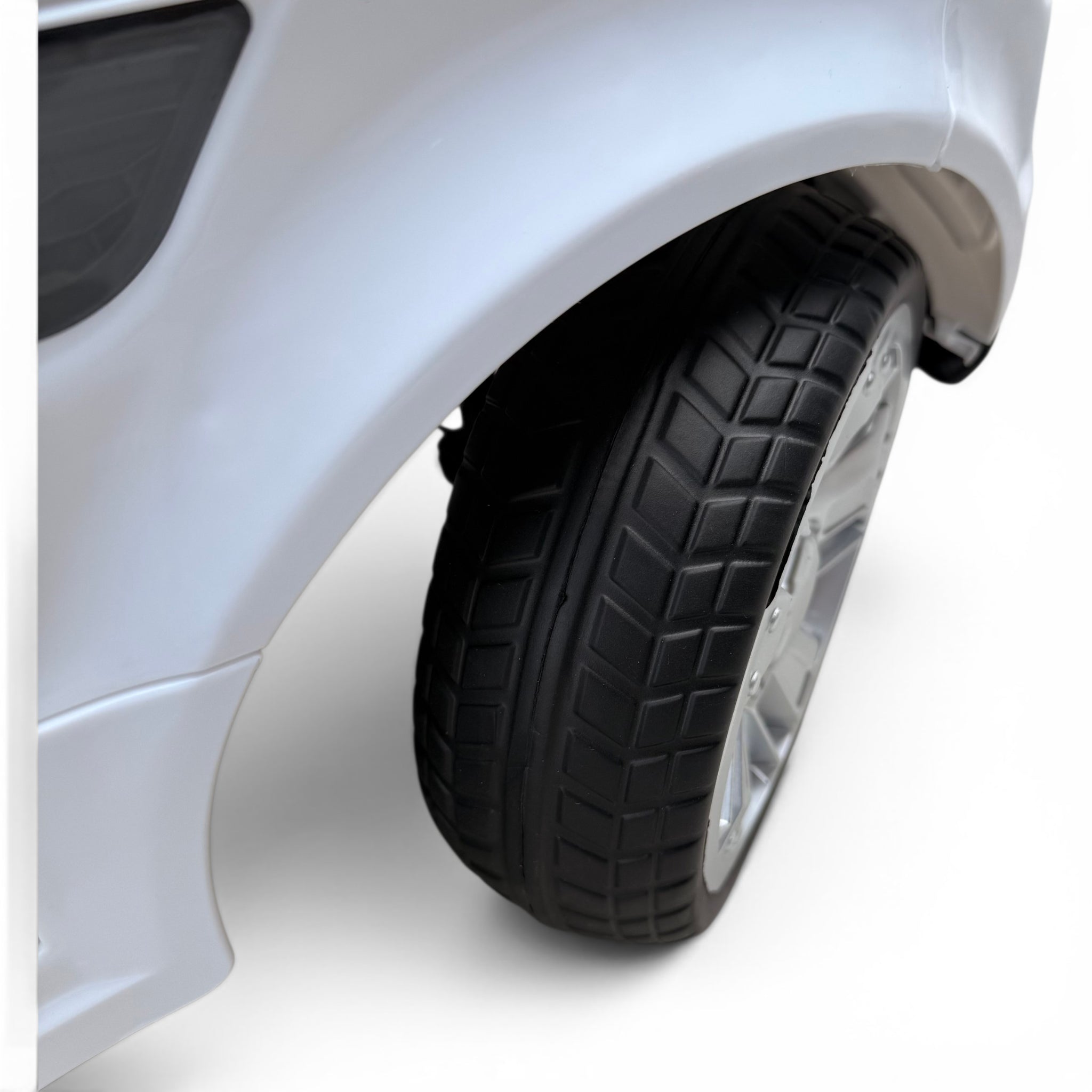 Carro Elétrico para Criança Rover Style 12v Branco c/ RODAS DE BORRACHA & ASSENTO EM PELE