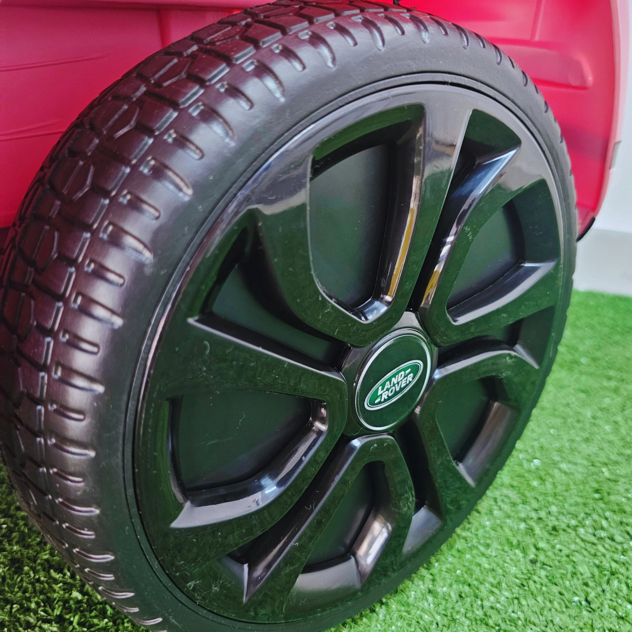 Coche Eléctrico para Niños RANGE ROVER EVOQUE 12v Rosa c/ RUEDAS DE GOMA & ASIENTO DE PIEL