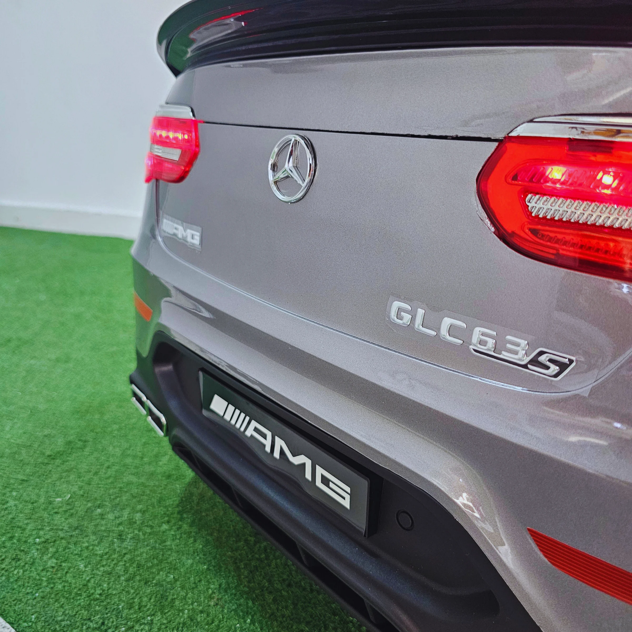 Coche Eléctrico para Niños MERCEDES GLC63S 4x4 12v Blanco 