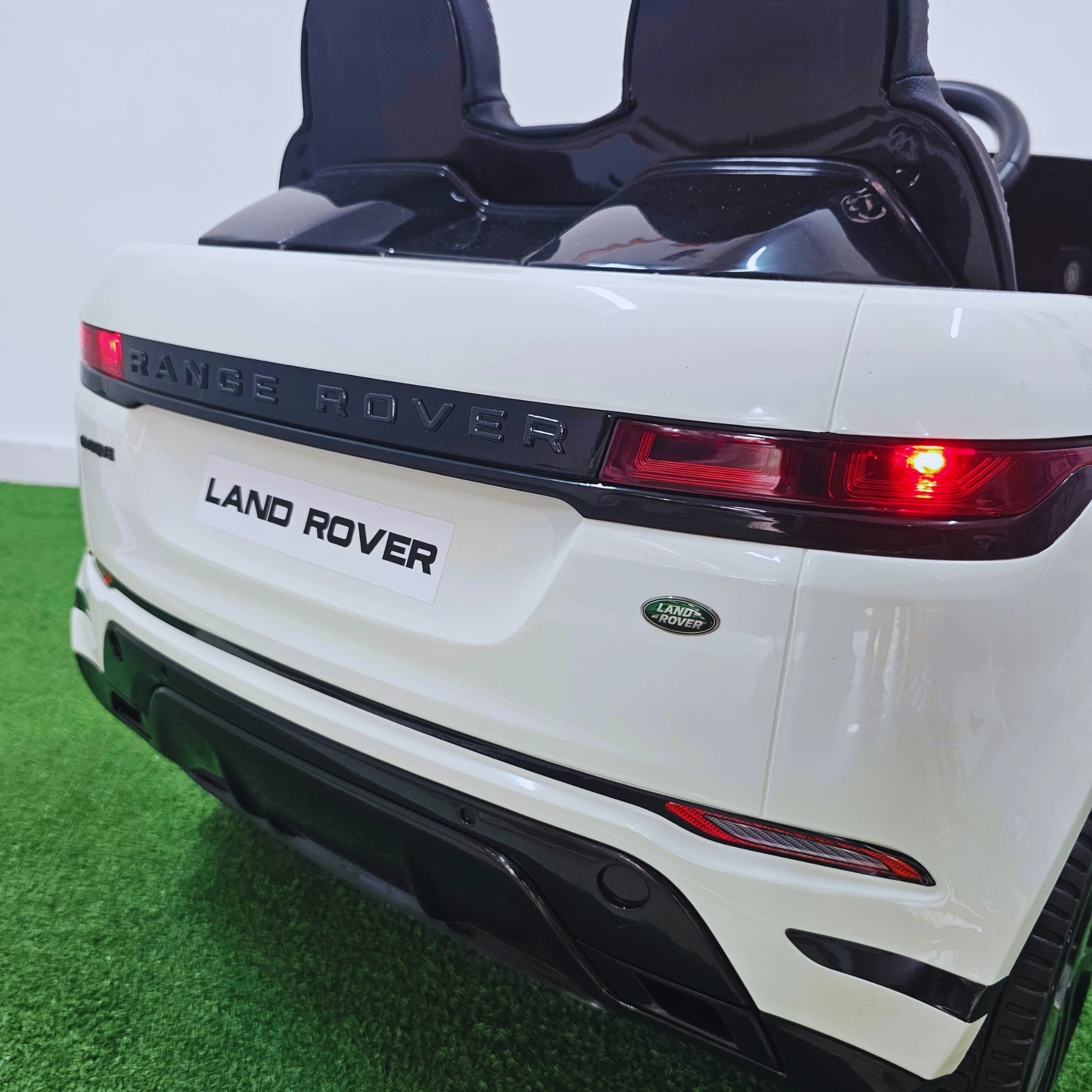 Coche Eléctrico para Niños RANGE ROVER EVOQUE 12v Blanco c/ RUEDAS DE GOMA & ASIENTO DE PIEL
