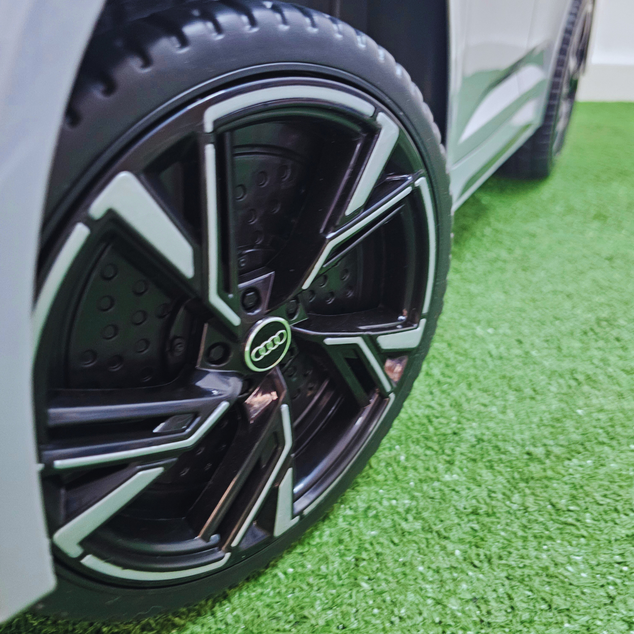 Coche Eléctrico para Niños AUDI RS6 12v Gris c/ RUEDAS DE GOMA & ASIENTO DE PIEL